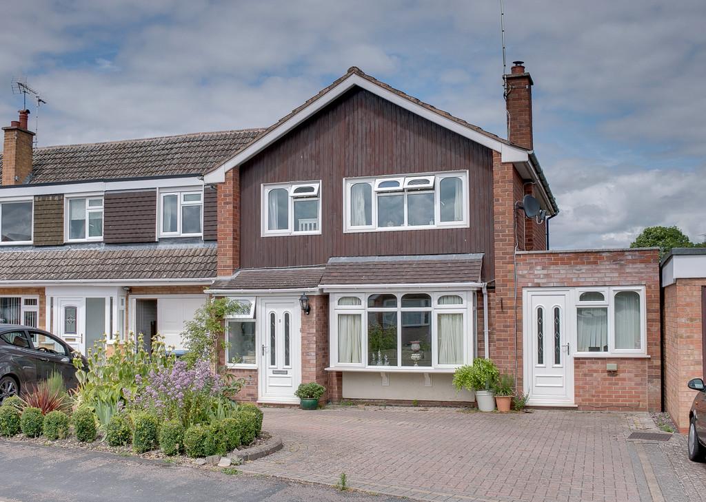 Augustus Drive, Alcester, B49 5HH 3 bed detached house £335,000