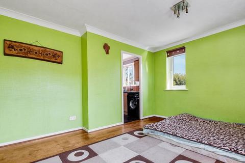 1 bedroom flat to rent, Pittman Gardens, Ilford, IG1