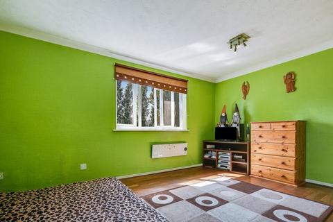 1 bedroom flat to rent, Pittman Gardens, Ilford, IG1
