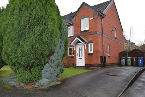 3 bedroom semi-detached house to rent, Linnet Drive, Leigh