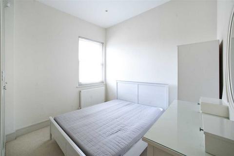 undefined, Chiswick High Road, Chiswick W4