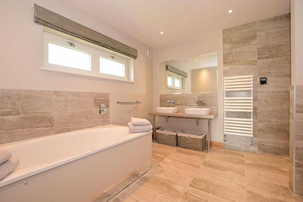 En-Suite Bathroom