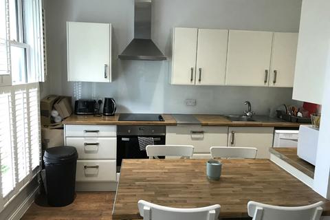 1 bedroom flat to rent - Chiswick High Road, London, W4