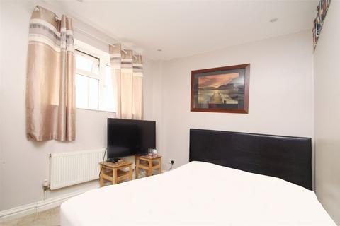2 bedroom maisonette for sale - Hayes, Middlesex
