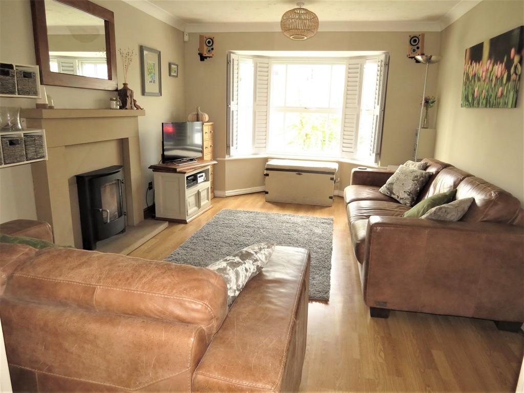 Clough Grove, Oughtibridge, Sheffield 4 bed detached house £385,000