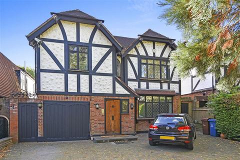 5 bedroom detached house to rent, Canons Drive, Edgware, HA8