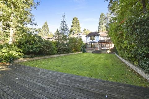 5 bedroom detached house to rent, Canons Drive, Edgware, HA8