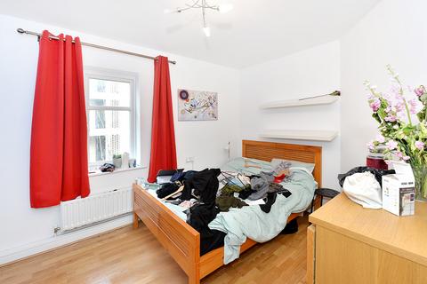 3 bedroom apartment to rent, Prince Edwards Road, Hackney E9