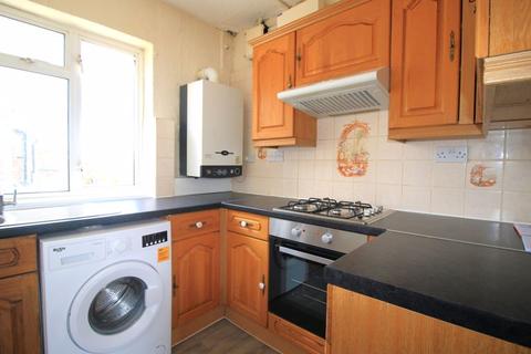 3 bedroom apartment to rent - High Street, Hornchurch