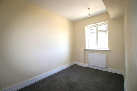 3 bedroom apartment to rent - High Street, Hornchurch