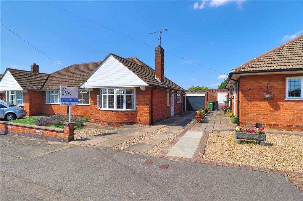 Foxhunter Drive, Oadby, Leicester, Leicestershire 2 bed bungalow £235,000