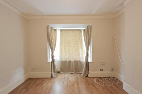 2 bedroom ground floor flat to rent - Sebert Road, Forest Gate E7