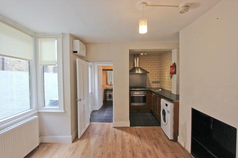 2 bedroom ground floor flat to rent - Sebert Road, Forest Gate E7