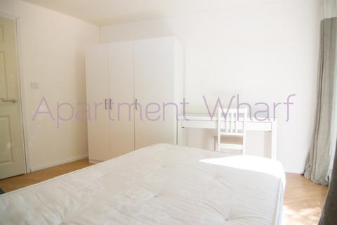 1 bedroom in a flat share to rent, Godalming Road, London, E14