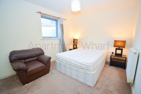 1 bedroom in a flat share to rent, Godalming Road    (All Saints), London, E14