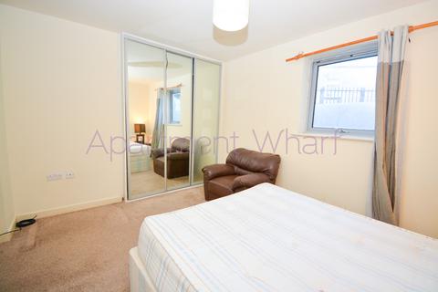 1 bedroom in a flat share to rent, Godalming Road    (All Saints), London, E14