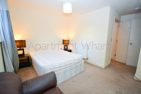 1 bedroom in a flat share to rent, Godalming Road    (All Saints), London, E14