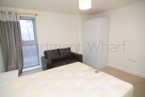 1 bedroom in a flat share to rent, Godalming Road, London, E14