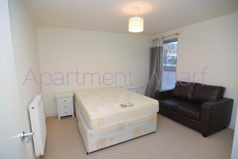 1 bedroom in a flat share to rent, Godalming Road, London, E14