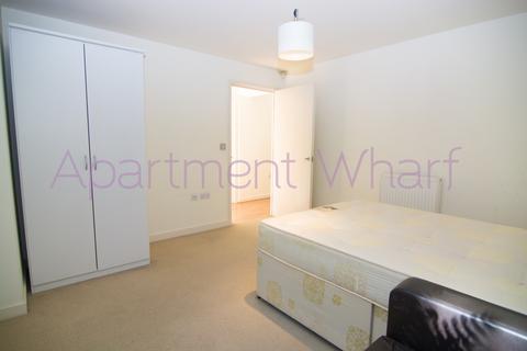 1 bedroom in a flat share to rent, Godalming Road, London, E14
