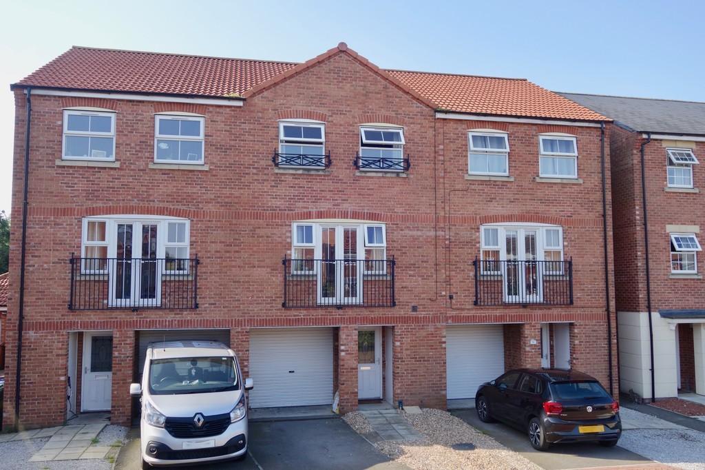 Kings Court, Market Weighton 4 bed townhouse £185,000