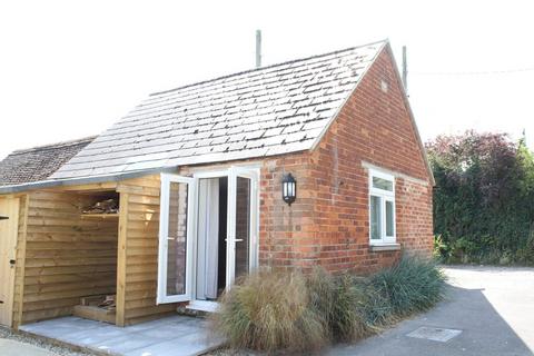 1 bedroom chalet to rent, Church Street, Hungerford