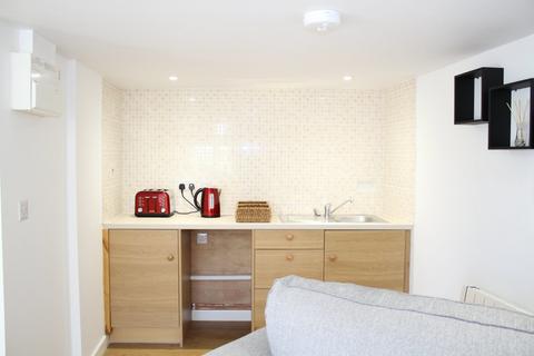 1 bedroom chalet to rent, Church Street, Hungerford