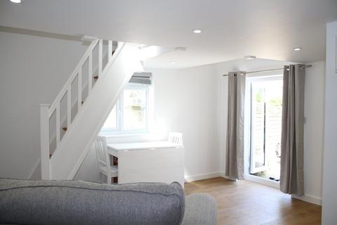 1 bedroom chalet to rent, Church Street, Hungerford