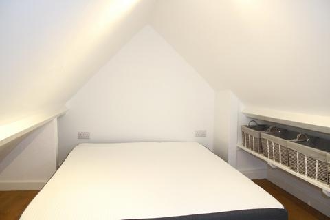 1 bedroom chalet to rent, Church Street, Hungerford