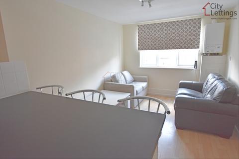 4 bedroom flat to rent, Radford Road, Hyson Green