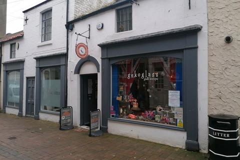 Retail property (high street) to rent, Bar Street, Scarborough