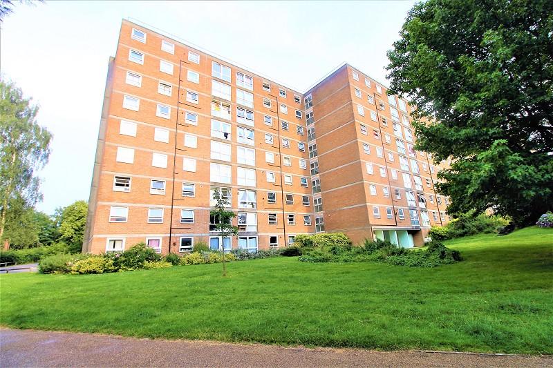 Milton Mount, Crawley, West Sussex. RH10 3DU 2 bed flat £200,000