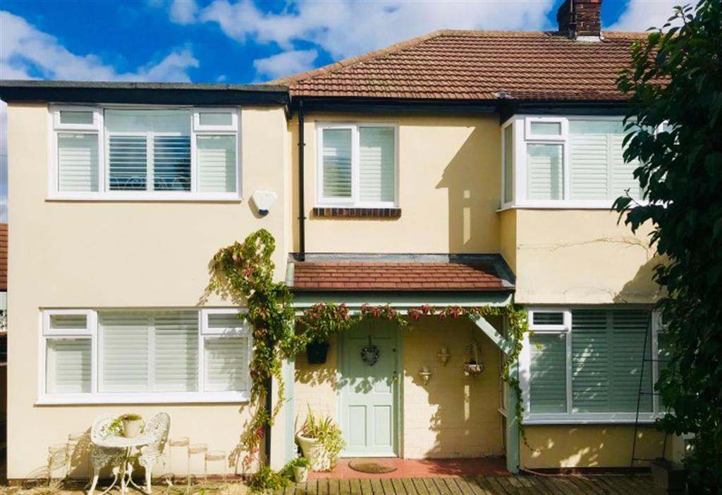 Foxholes Lane, Calverley, Leeds, LS28 5NS 4 bed semidetached house £