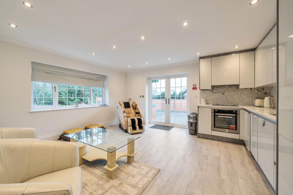 Sandhills Lane, Virginia Water, GU25 1 bed in a house share £800 pcm