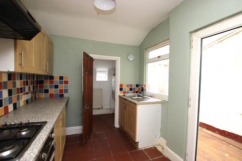 2 bedroom terraced house to rent, Wellington Street, Kettering NN16