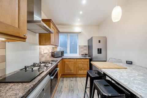 3 bedroom flat to rent, Finchley Road,  London,  NW11