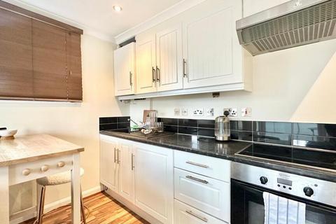 Studio to rent, Gondar Gardens,  London,  NW6