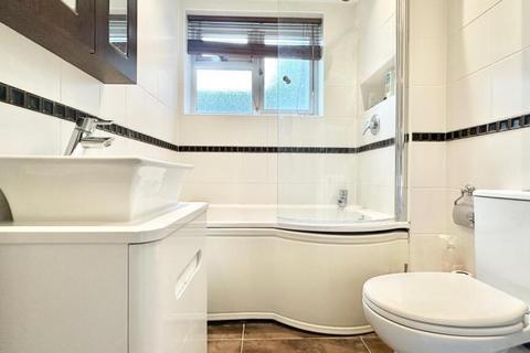Studio to rent, Gondar Gardens,  London,  NW6