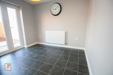 3 bedroom link detached house to rent, Peache Road, Colchester, Essex, CO1