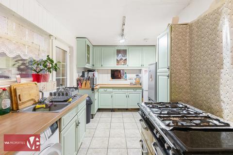 4 bedroom detached house for sale, Ware Road, Hoddesdon EN11