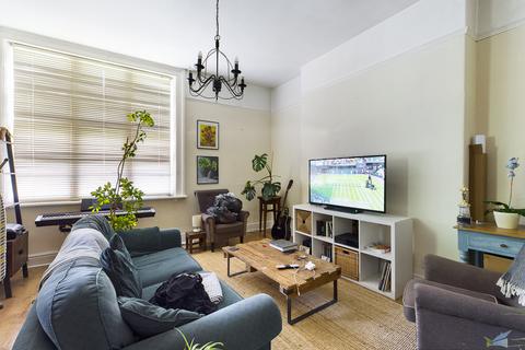 Flat 3, 13 Ashville Road, Birkenhead, CH41 8AU