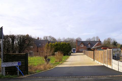 4 bedroom property with land for sale, Donisthorpe Lane, Moira