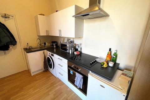 Studio to rent - Western Parade, Southsea