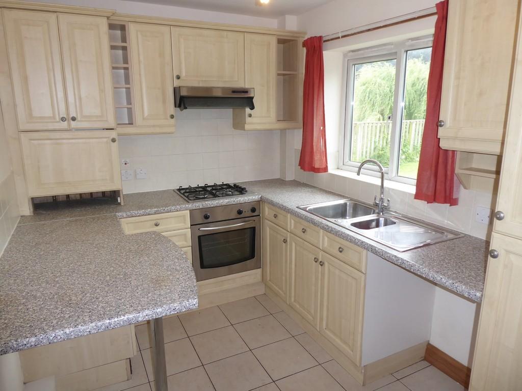 Moorhen Bank, Pudsey Road, Bramley 2 bed apartment £520 pcm (£120 pw)