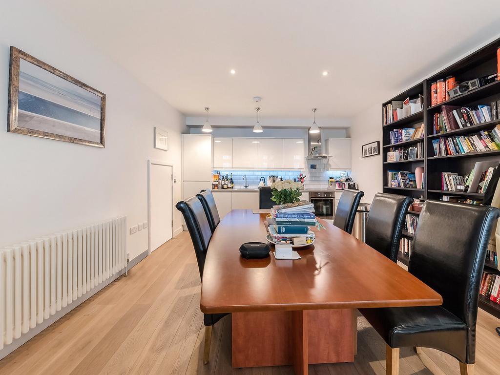 House in London - View 2