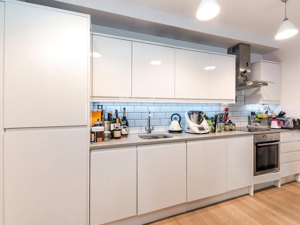 House in London - View 3