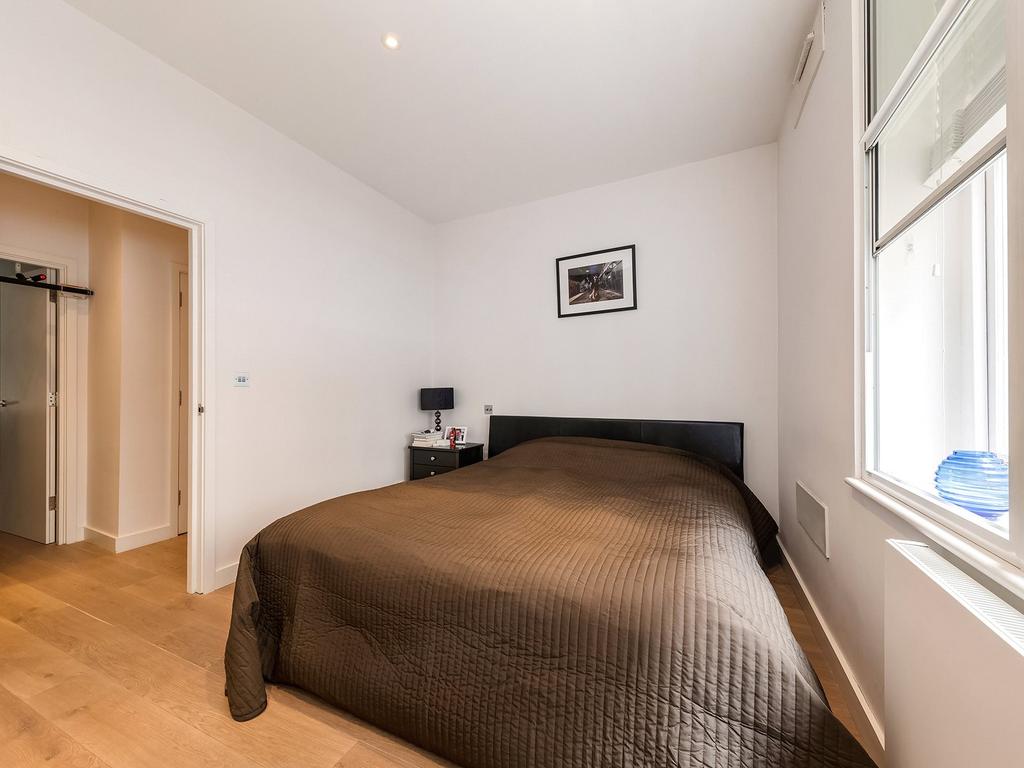 House in London - View 5