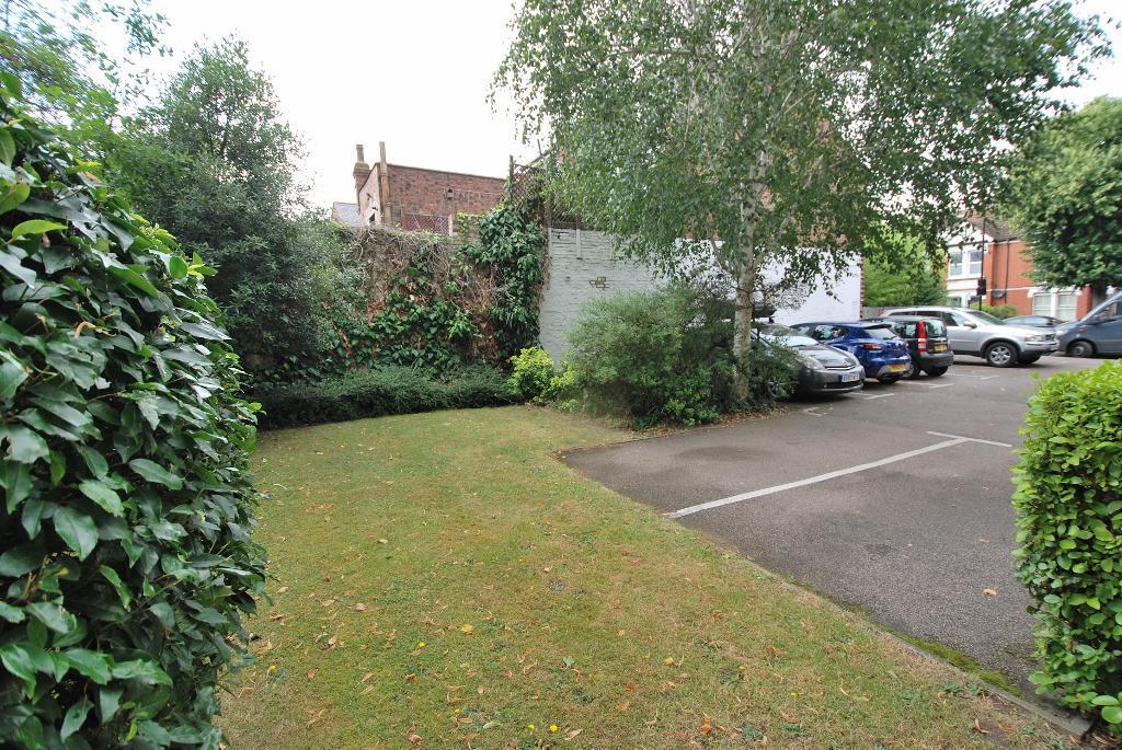 Communal Gardens &amp; Parking