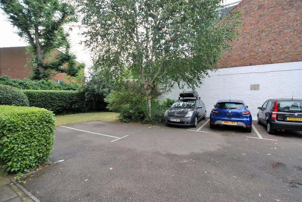 Communal Gardens &amp; Parking