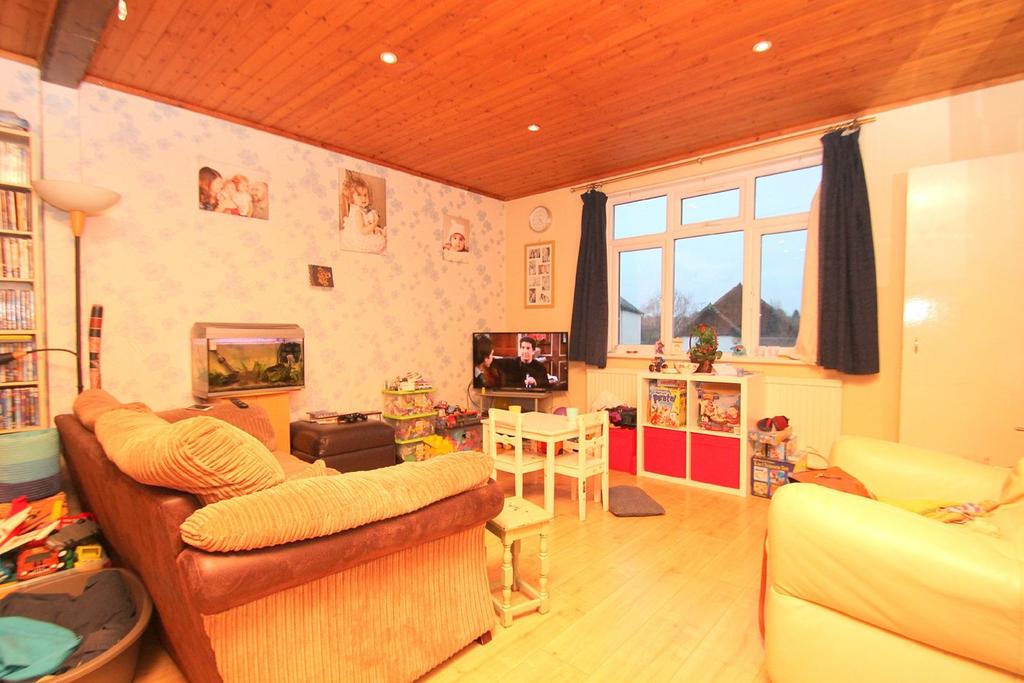 Anchor Hill, Knaphill, GU21 3 bed detached house £325,000